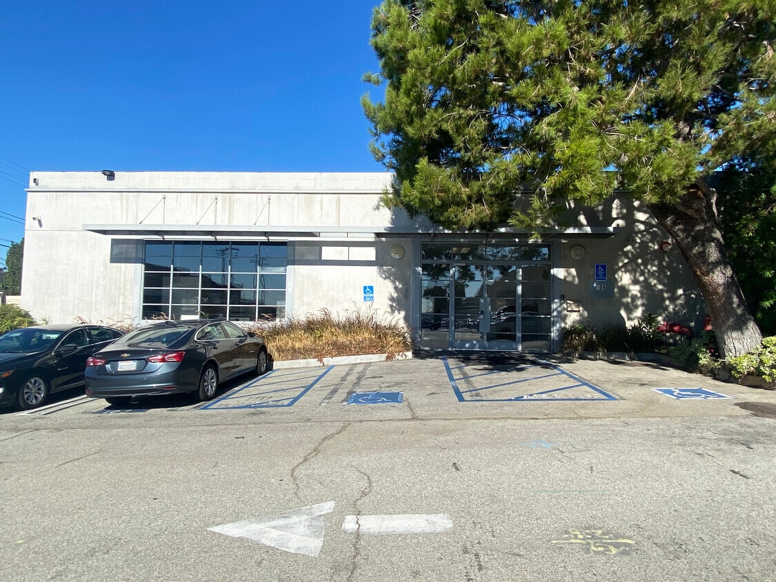 100 E Graham Pl, Burbank, CA for lease Primary Photo- Image 1 of 7