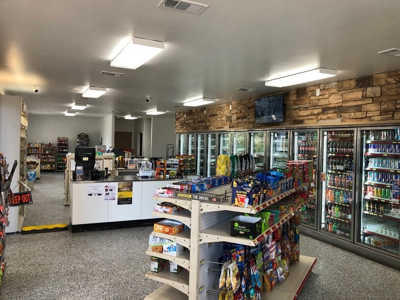 3999 Hwy 16 South, Bandera, TX à vendre - Photo intérieure - Image 3 de 30