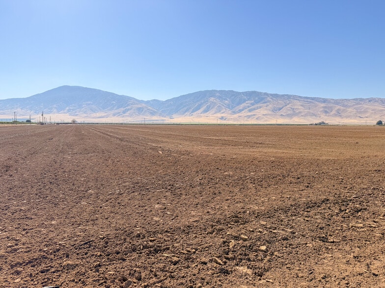14098 Malovich Rd, Arvin, CA for sale - Building Photo - Image 3 of 7