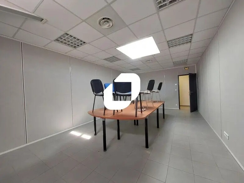 Office in Baillargues for lease - Interior Photo - Image 2 of 21
