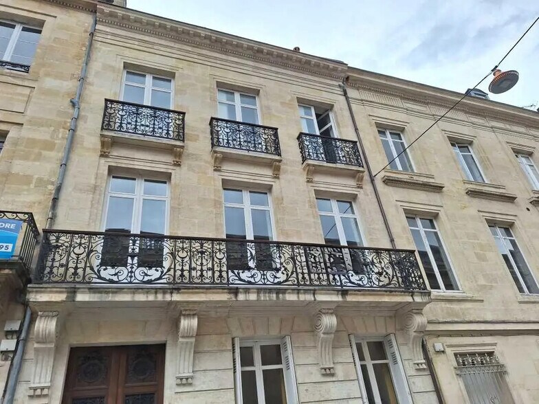 Office in Bordeaux for lease - Building Photo - Image 1 of 12