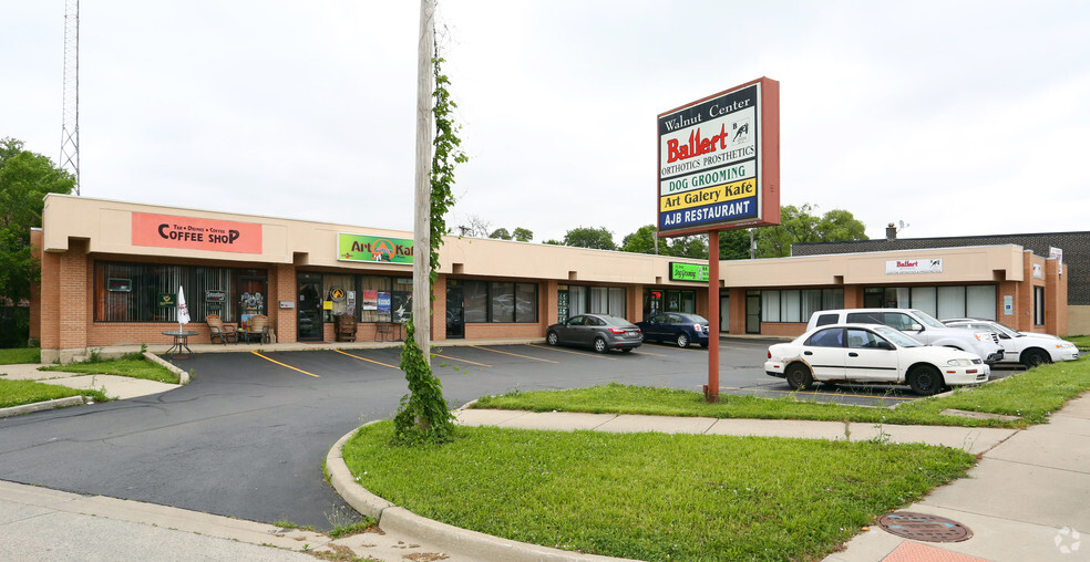 127-139 E Front St, Wood Dale, IL for lease - Building Photo - Image 3 of 8