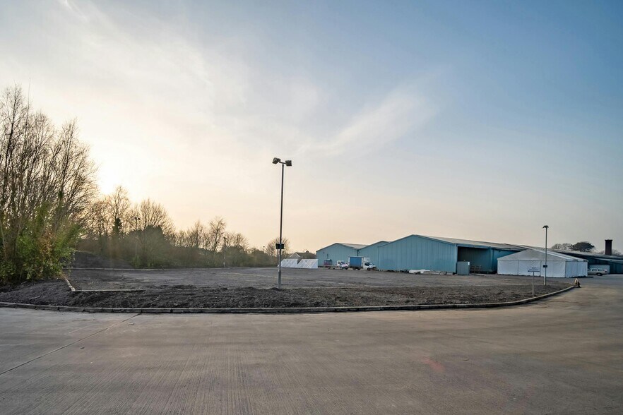 Yspitty Rd, Llanelli à louer - Photo du bâtiment - Image 3 de 11