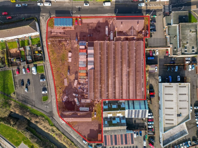 Large Retail Warehouse/ Redevelopment portefeuille de 2 propriétés à vendre sur LoopNet.ca - Photo du bâtiment - Image 2 de 9