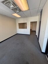 445 Winding Rd, Old Bethpage, NY à louer Photo intérieure- Image 2 de 5