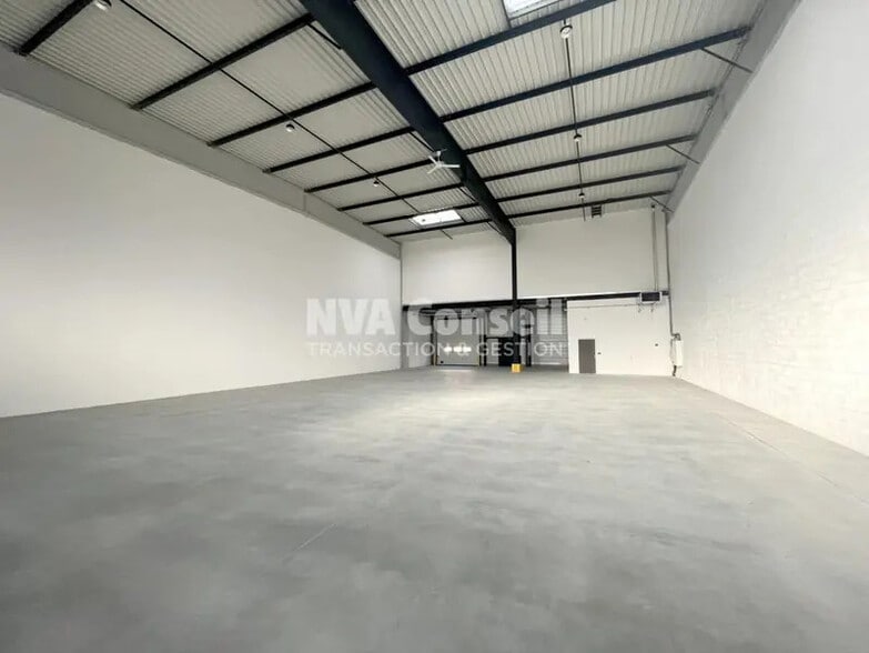 Industrial in SAINT-OUEN-L'AUMONE for lease - Building Photo - Image 2 of 11