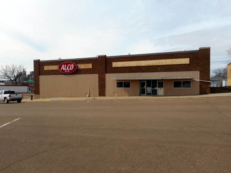 107 S Main St, Hettinger, ND for sale - Building Photo - Image 1 of 1