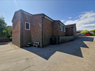 Plus de détails pour 28 Hawks Town Crescent, Hailsham - Commerce de détail à vendre