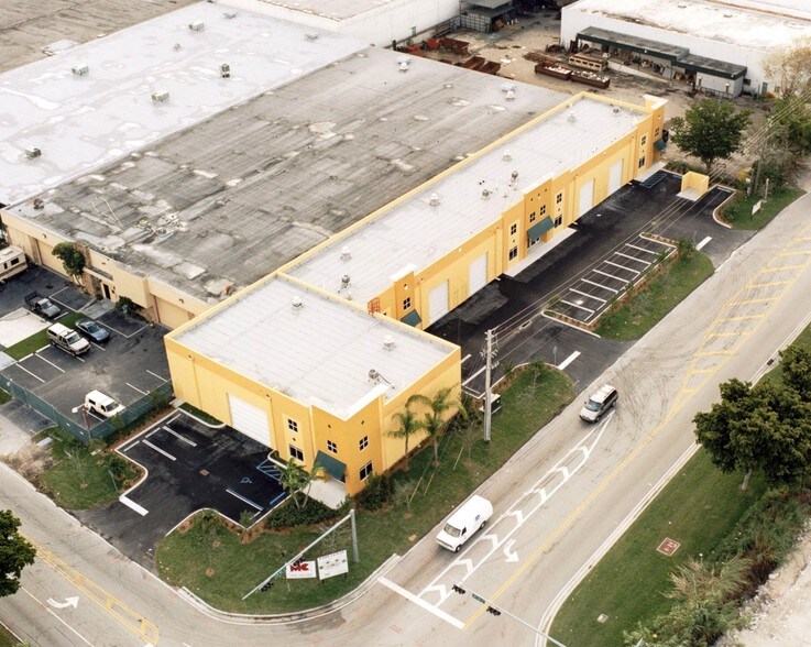 3201-3241 NW 82nd Ave, Miami, FL à louer - Photo du bâtiment - Image 1 de 8