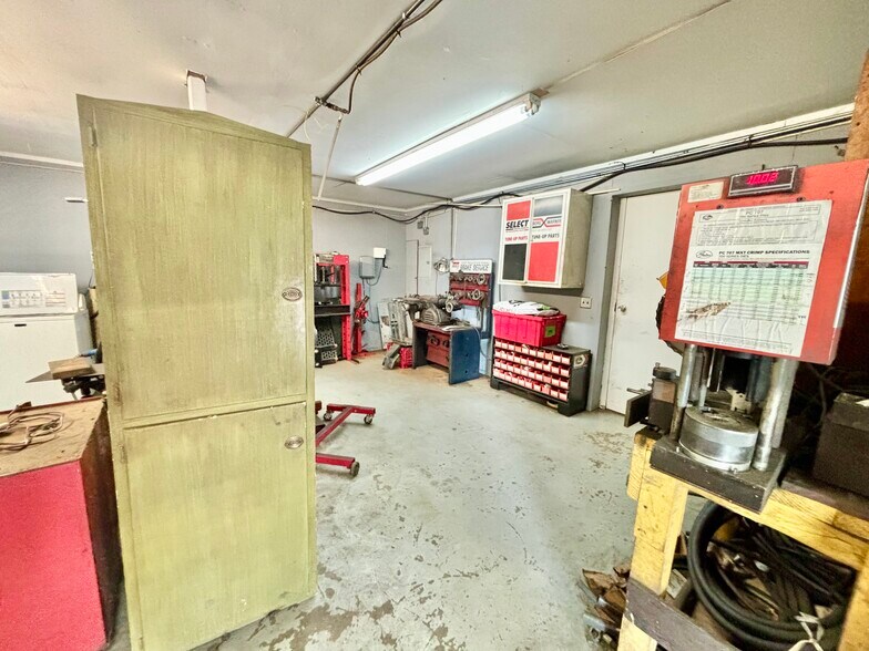 57 W Oak St, Mc Rae Helena, GA à vendre - Photo du bâtiment - Image 3 de 13