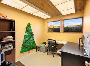 220 Foothills Rd, Lake Oswego, OR for lease Interior Photo- Image 2 of 4