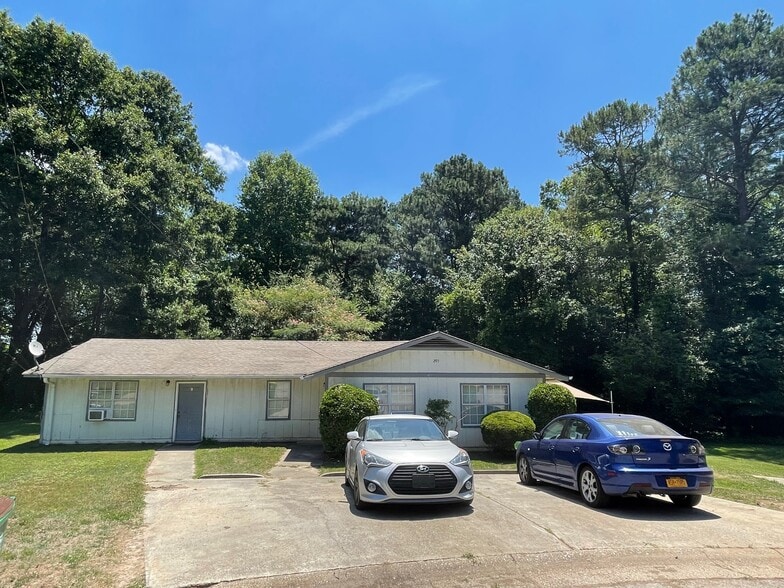 205 Glenview Ter, Winder, GA for sale - Building Photo - Image 2 of 23