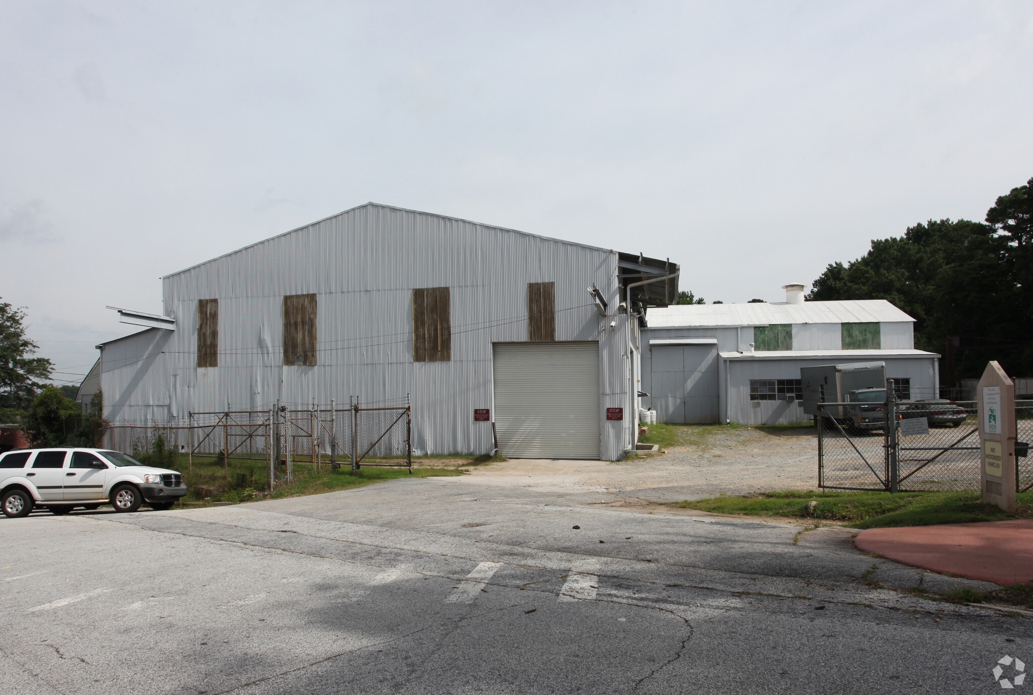 151 Dekalb Industrial Way, Decatur, GA for lease Primary Photo- Image 1 of 10