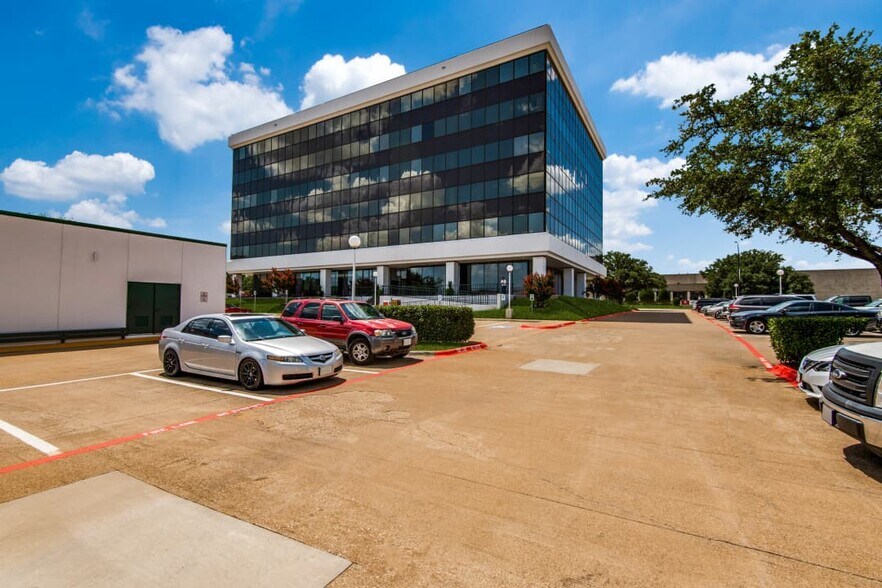 2225 E Randol Mill Rd, Arlington, TX à louer - Photo du bâtiment - Image 3 de 25