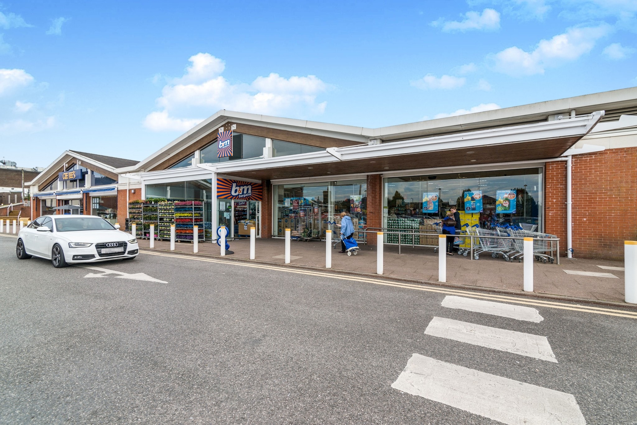 Pavilion Sq, Bolton for lease Primary Photo- Image 1 of 6