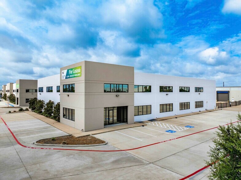 5655 W Sam Houston Pky N, Houston, TX à vendre - Photo du bâtiment - Image 2 de 8