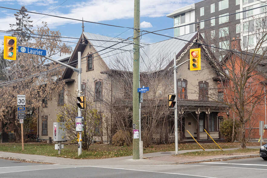 245 Laurier Av E, Ottawa, ON for sale - Building Photo - Image 3 of 9