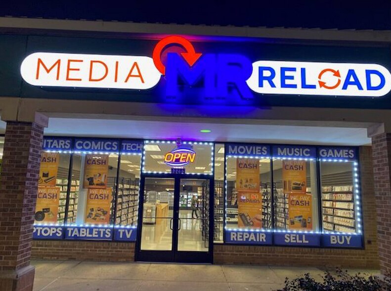 13277-13477 Hall Rd, Utica, MI à louer - Photo du bâtiment - Image 3 de 7