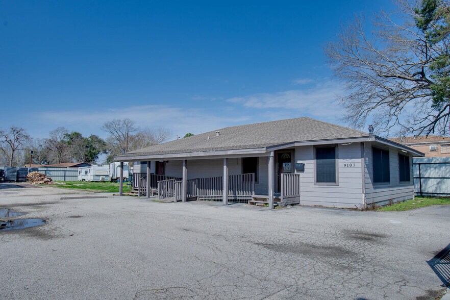 9107 Irvington Blvd, Houston, TX à louer - Photo du bâtiment - Image 3 de 7