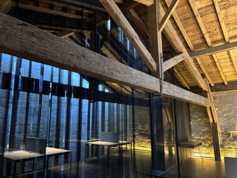 Office in Bordeaux for lease - Interior Photo - Image 1 of 7