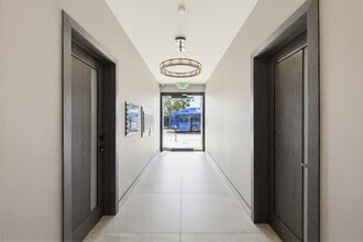 4041 Wilshire Blvd, Los Angeles, CA for lease Interior Photo- Image 2 of 9