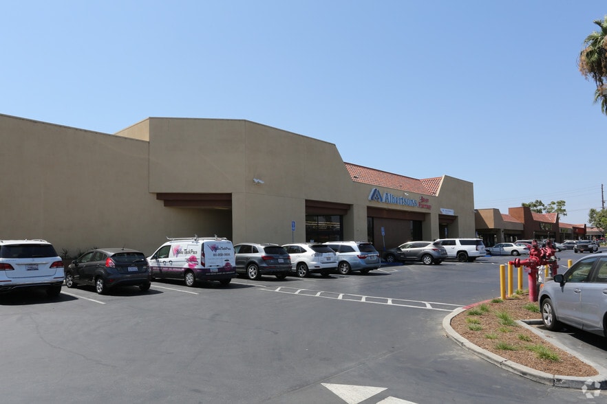 18533-18625 Brookhurst St, Fountain Valley, CA for lease - Building Photo - Image 1 of 18