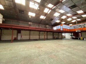 Flex in Andilly for lease Interior Photo- Image 2 of 13