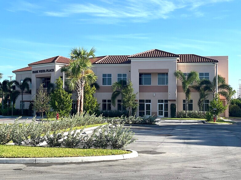 7980 S Jog Rd, Lake Worth, FL à louer - Photo du bâtiment - Image 2 de 4