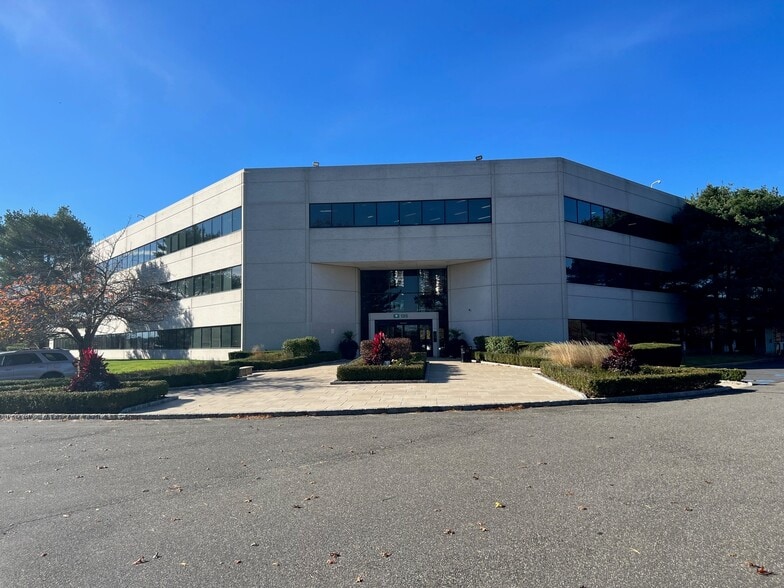 135 Pinelawn Rd, Melville, NY for lease - Building Photo - Image 2 of 20