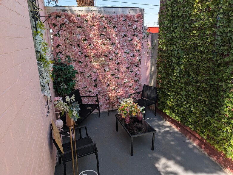 1636-1638 E Charleston Blvd, Las Vegas, NV à vendre - Photo du bâtiment - Image 3 de 18