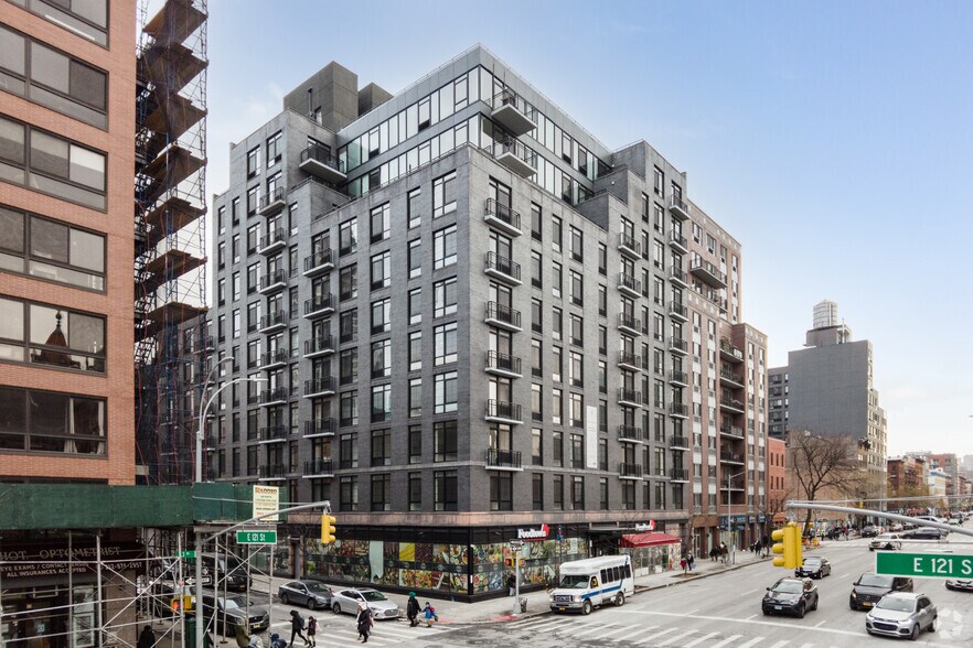 2211 3rd Ave, New York, NY à louer - Photo du bâtiment - Image 2 de 3