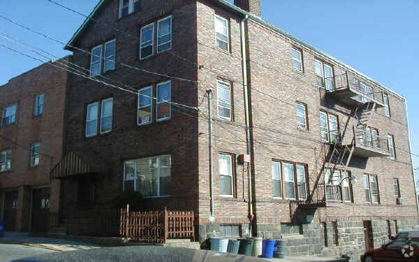 6408-6410 Polk St, West New York, NJ à vendre - Photo principale - Image 1 de 2