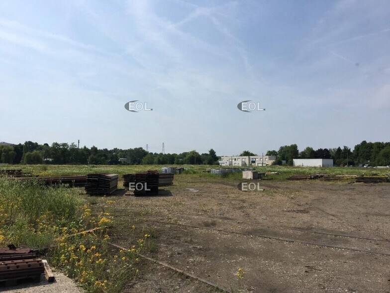 Land in Persan for lease - Construction Photo - Image 1 of 3