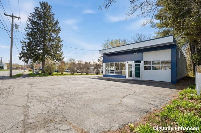 Plus de détails pour 30 Thompson Rd, Webster, MA - Industriel à vendre