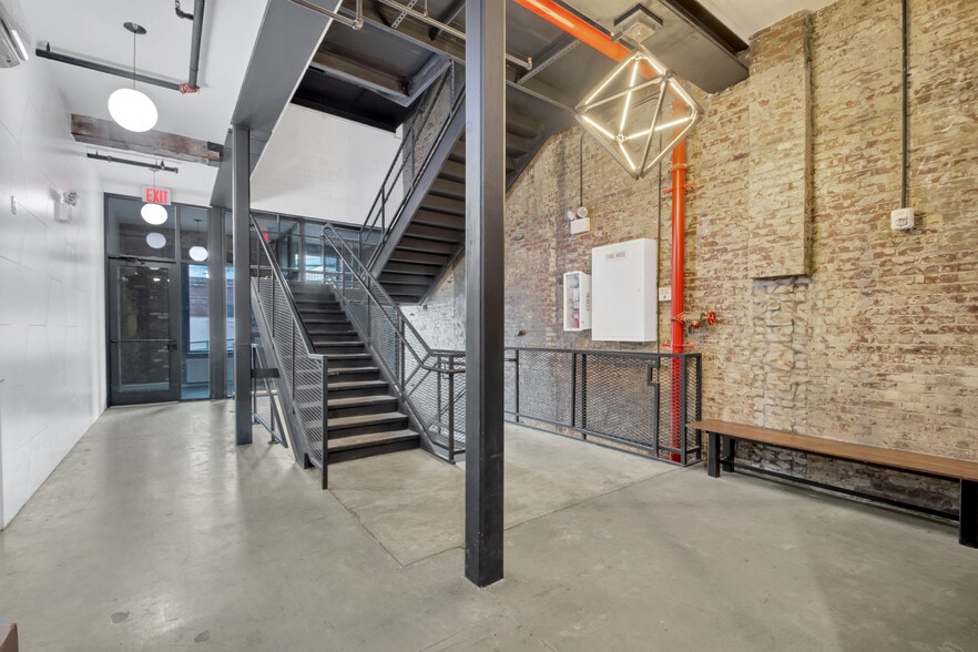 199 Cook St, Brooklyn, NY for lease - Interior Photo - Image 2 of 16