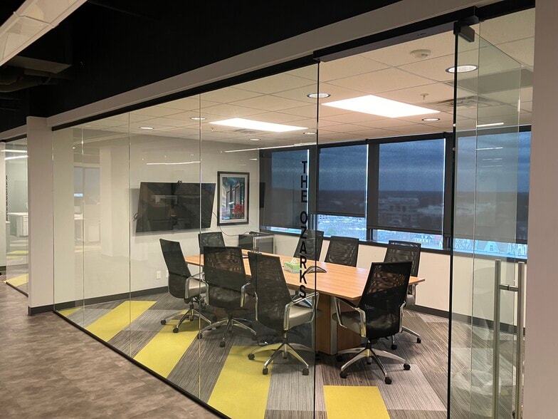 112 W Center St, Fayetteville, AR à vendre - Photo du bâtiment - Image 2 de 32