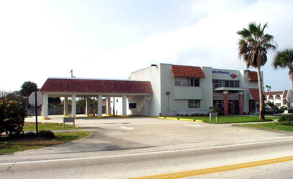 321 Ocean Ave, Melbourne Beach, FL à louer - Photo du bâtiment - Image 1 de 4