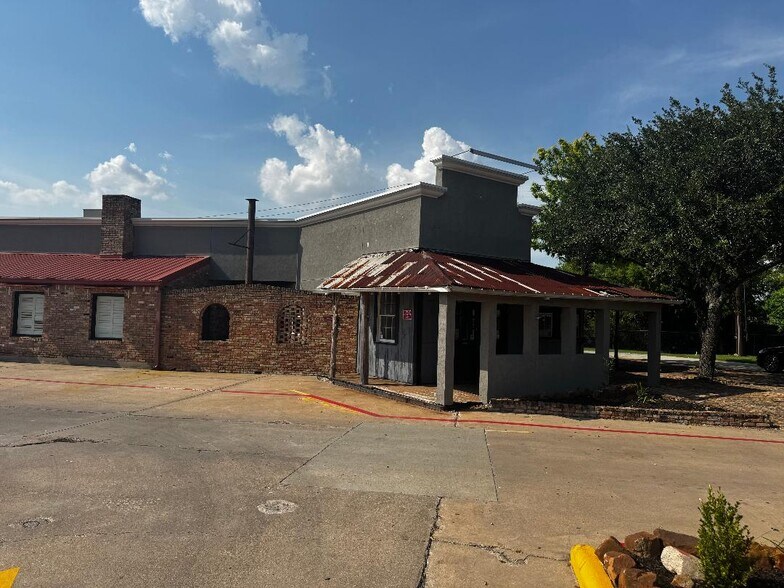 6915 Spencer Hwy, Pasadena, TX à louer - Photo du bâtiment - Image 3 de 40