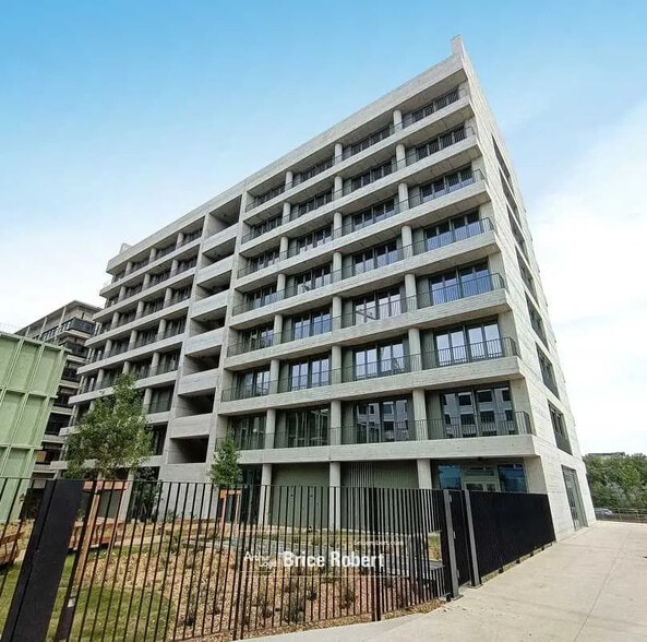 Office in Lyon for lease - Building Photo - Image 1 of 3