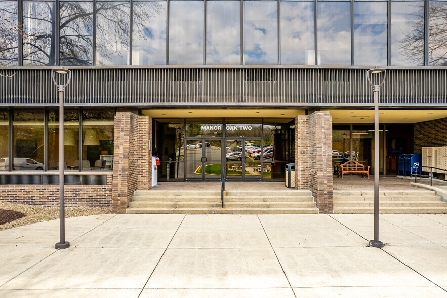 151 Roessler Rd, Pittsburgh, PA for lease - Building Photo - Image 2 of 11