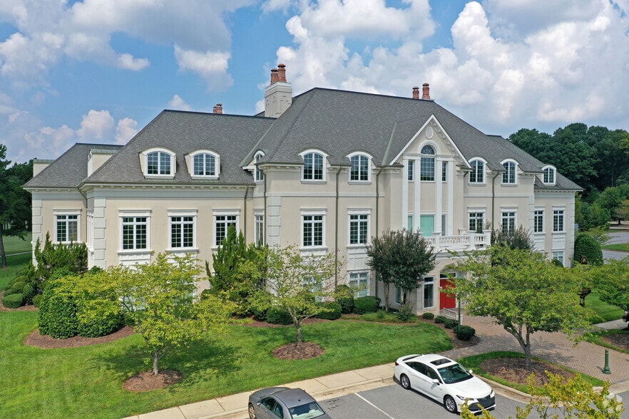 4508 Weybridge Ln, Greensboro, NC à louer - Photo du bâtiment - Image 2 de 11