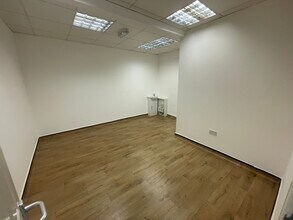 77-89 Northumberland Av, Reading for lease Interior Photo- Image 2 of 4