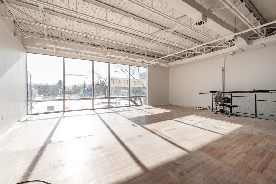 10552-10554 82nd Ave NW, Edmonton, AB à louer - Photo intérieure - Image 2 de 25