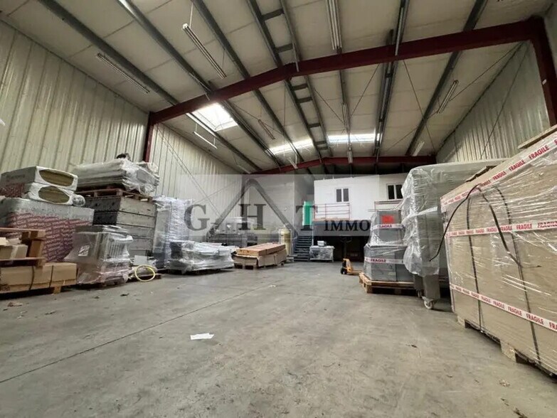 Industrial in Bondoufle for lease - Interior Photo - Image 2 of 9