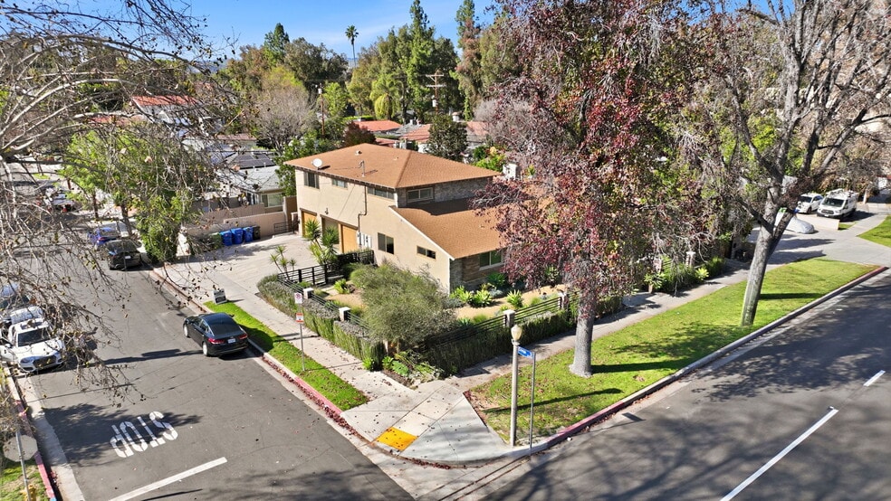 5237 Topanga Canyon Blvd, Woodland Hills, CA for sale - Primary Photo - Image 1 of 34