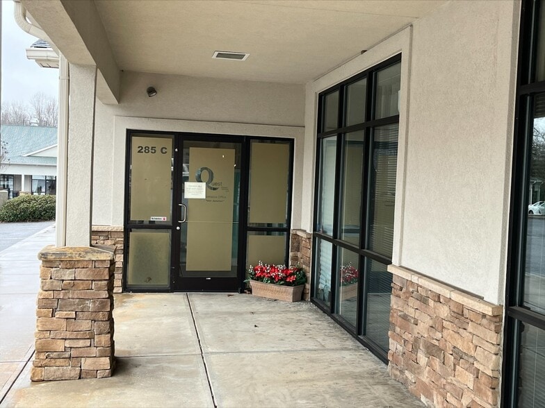 285 N Main St, Troutman, NC à louer - Photo du bâtiment - Image 3 de 17