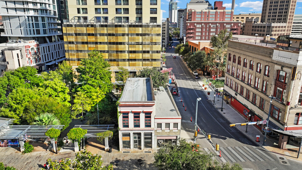 114 E Main Plz, San Antonio, TX for sale - Building Photo - Image 3 of 7