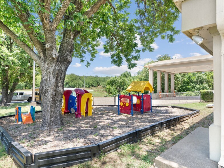 13620 Trinity Blvd, Euless, TX à vendre - Photo du bâtiment - Image 3 de 5