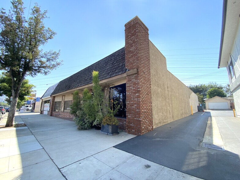 833 N Hollywood Way, Burbank, CA for sale - Building Photo - Image 1 of 1