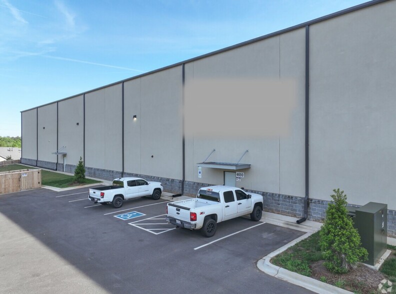 4690 Polo Gate Blvd, Charlotte, NC for lease - Building Photo - Image 1 of 8